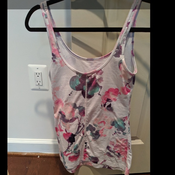 lululemon patterned tank - Picture 2 of 3